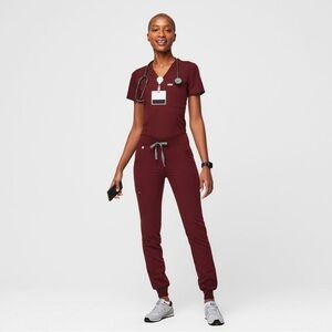 FIGS Zamora Jogger Scrub Pants in Burgundy